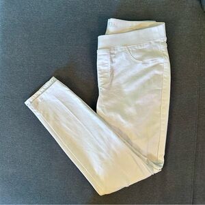 Sound Style White Pants Lucy Pull on Ankle size Medium